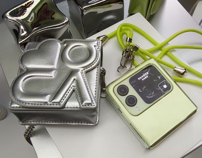 評華為nova Flip：潮酷小折疊