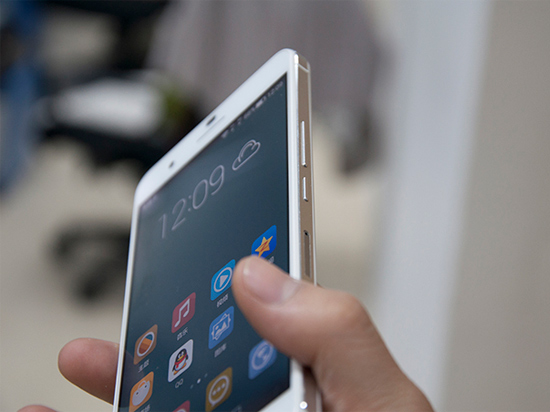 年度收官 華為榮耀6 Plus上手體驗(yàn)