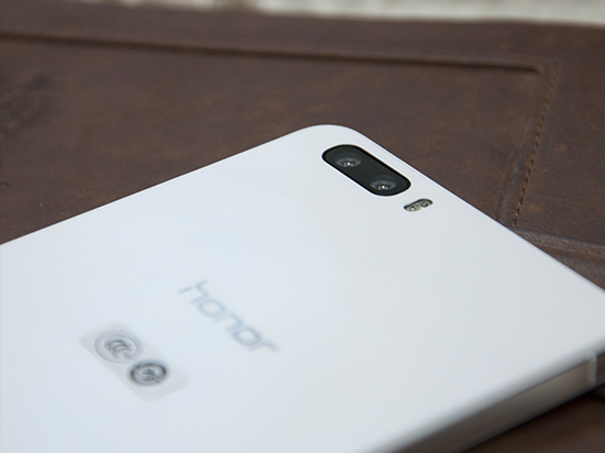 年度收官 華為榮耀6 Plus上手體驗(yàn)