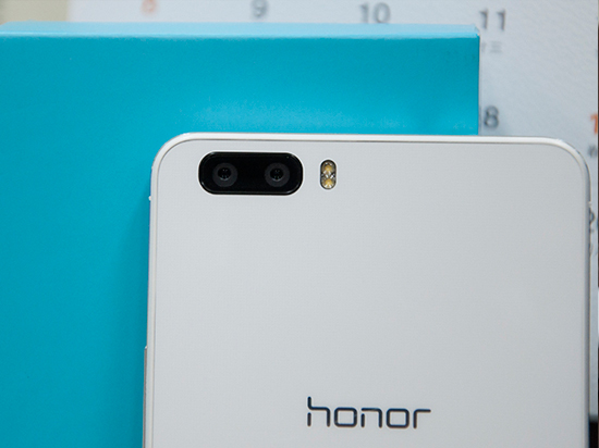 年度收官 華為榮耀6 Plus上手體驗(yàn)