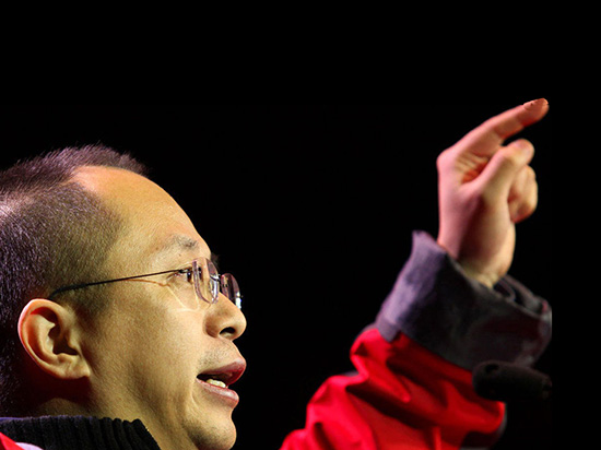 搞機(jī)約架兩不誤，360周鴻祎再出招