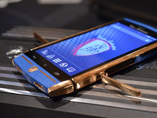 價(jià)格直逼4萬(wàn)，蘭博基尼手機(jī)現(xiàn)身CES展