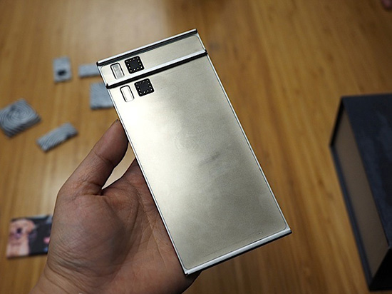 全球首款模塊化手機(jī)Spiral 2上手圖曝光