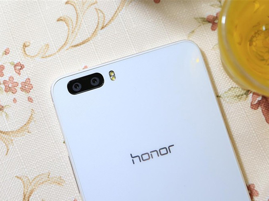 性能彪悍迎擊S6，華為P8或4月15日發(fā)布