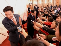 李彥宏兩會duang引爆 成首席男神代表