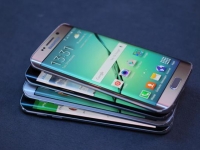 喪心病狂！三星S6竟有56款預(yù)裝應(yīng)用