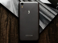 399元國(guó)民手機(jī)正式發(fā)布：原來(lái)是他家的！