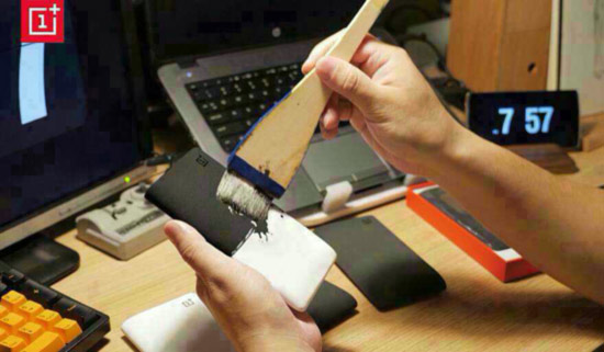 手感真TM好，一加來電砂巖黑版89元開賣