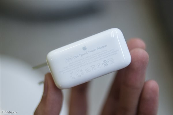 上市前偷跑了！蘋果12寸全新MacBook開箱