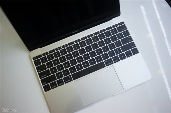 上市前偷跑了！蘋果12寸全新MacBook開箱
