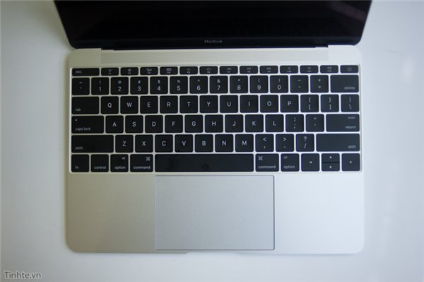 上市前偷跑了！蘋果12寸全新MacBook開箱