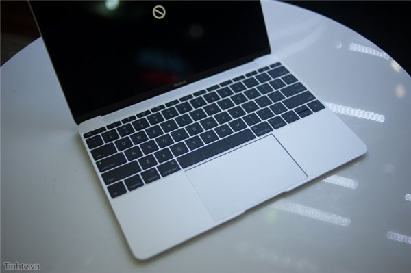 上市前偷跑了！蘋果12寸全新MacBook開箱