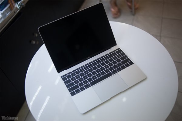 上市前偷跑了！蘋果12寸全新MacBook開箱