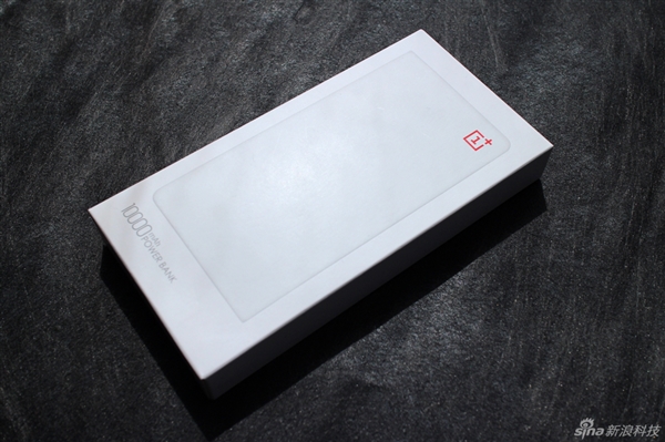 黑的真漂亮！一加10000mAh移動(dòng)電源開箱