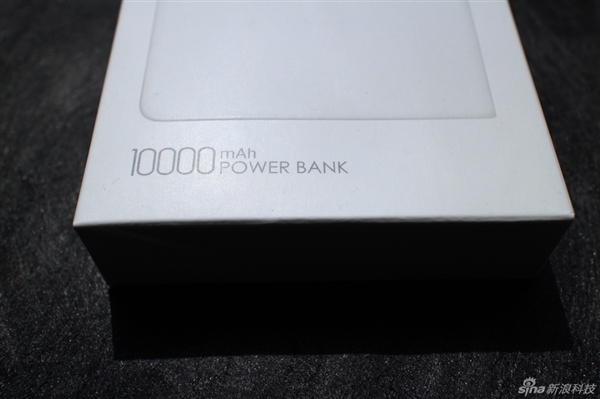 黑的真漂亮！一加10000mAh移動(dòng)電源開箱