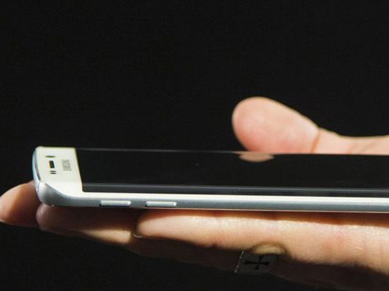 1428752703688299.jpg 三星賭的未來,彎手機難產(chǎn)了