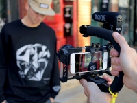 神器！這款手機(jī)殼讓手機(jī)一秒變單反