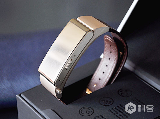 運(yùn)動商務(wù)兩相宜 華為手環(huán)B2評測