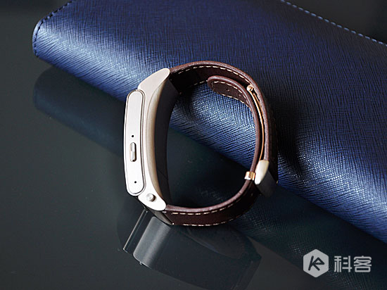 運(yùn)動商務(wù)兩相宜 華為手環(huán)B2評測