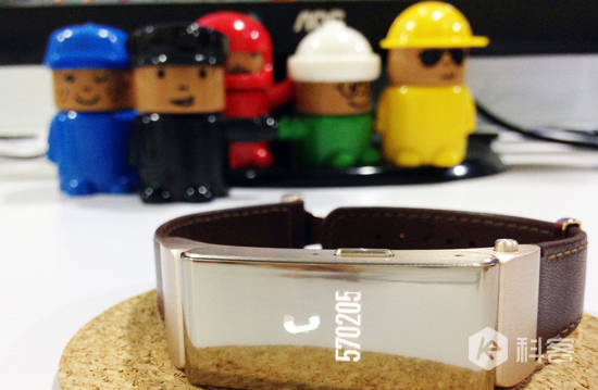 運(yùn)動商務(wù)兩相宜 華為手環(huán)B2評測