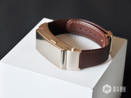 運(yùn)動商務(wù)兩相宜 華為手環(huán)B2評測