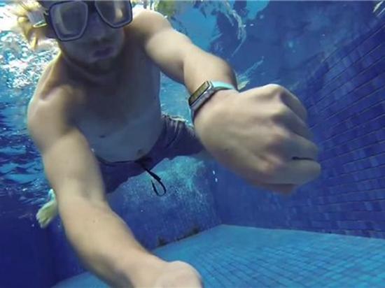 造嗎？你可以戴著你的Apple Watch洗澡