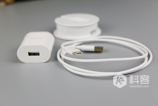 顏值能讓人窒息？樂(lè)視超級(jí)手機(jī)1開(kāi)箱圖賞