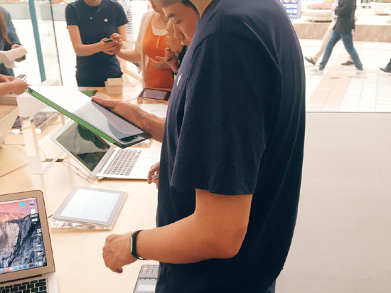 手機(jī)賣第一！小米銷量好雷軍英語(yǔ)棒