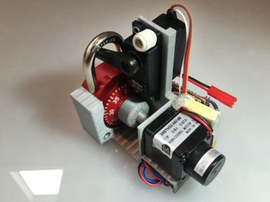 開鎖機器人威武 30秒內(nèi)能破解大部分密碼鎖 