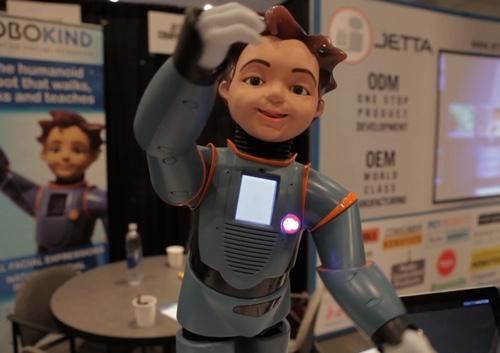 說點實際的！這三個機器人就比大白贊多了！