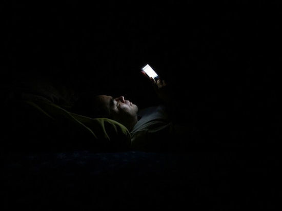 熬夜刷朋友圈 28歲小伙心肌梗死差點喪命