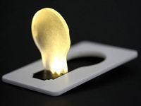 沒見過吧！能塞進錢包的燈泡！ 