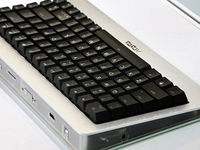 智能鍵盤PC問世  鍵盤和主機合二為一！