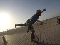 生活太無聊？來看看牛人如何玩轉(zhuǎn)平衡車吧！