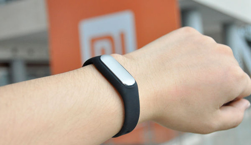 從國內(nèi)斗到國外，小米會不會反超華為？