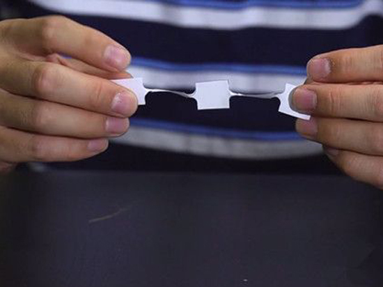 電池不再變炸彈 你見(jiàn)過(guò)可折疊延伸的電池嗎？