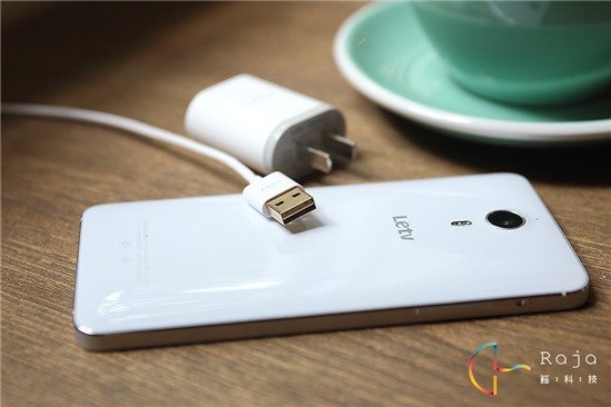 美到窒息：樂(lè)視超級(jí)手機(jī)1 開(kāi)箱圖賞