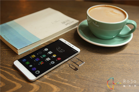 美到窒息：樂(lè)視超級(jí)手機(jī)1 開(kāi)箱圖賞