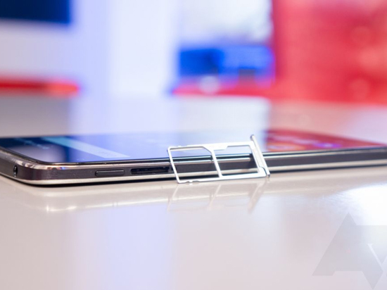 視頻丨倒過來也能打電話  阿爾卡特Idol 3開箱