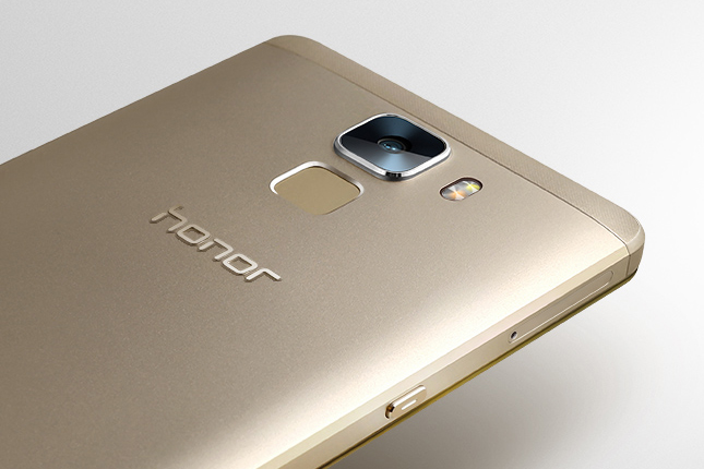 你們手機(jī)廠商真會(huì)玩，機(jī)機(jī)撞臉又撞身材