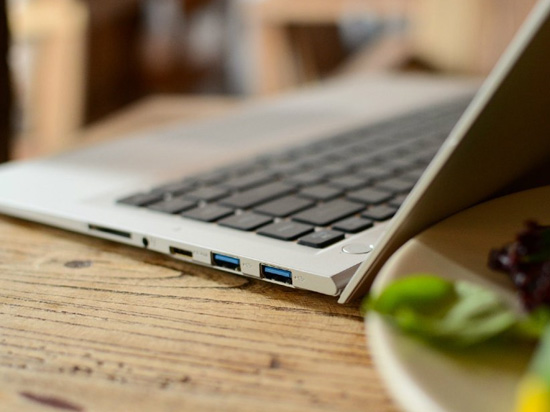 比MacBook Air還要薄！神舟推出Win8超薄本