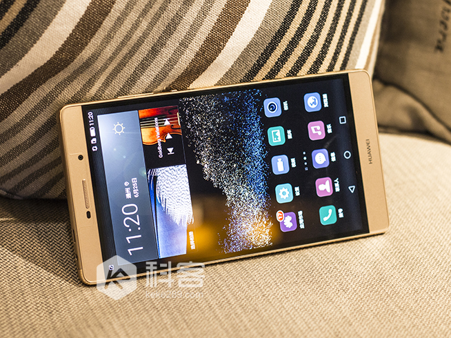 視頻：聽說夠大才更爽！華為P8max上手體驗(yàn)