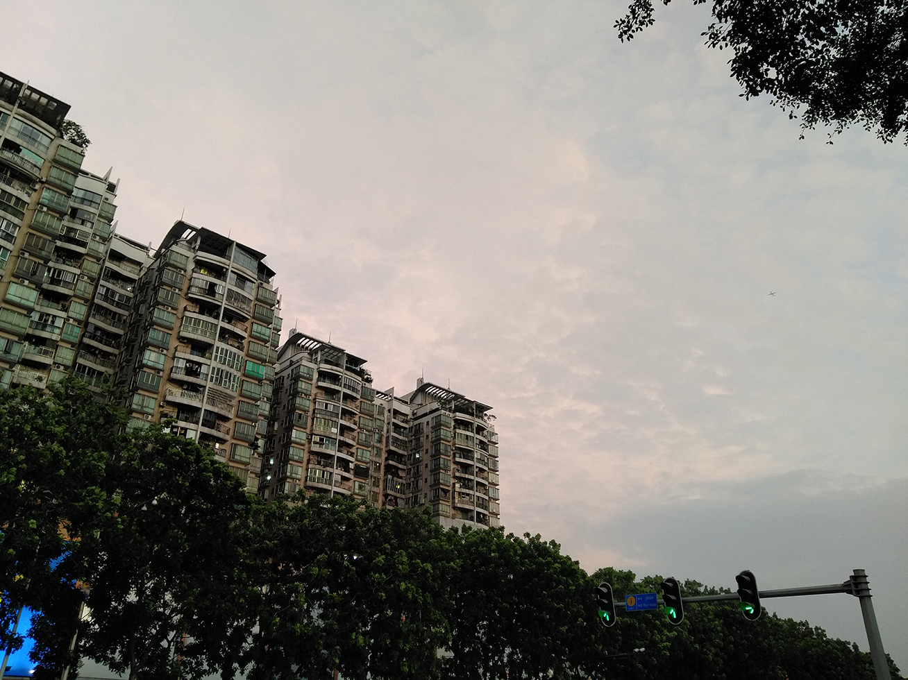 無邊全金屬頂配曖手寶，樂1 Pro使用體驗