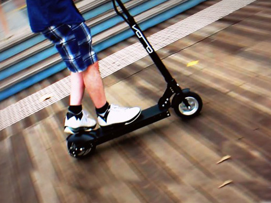 VOMO電動滑板車，時速高達32公里/時