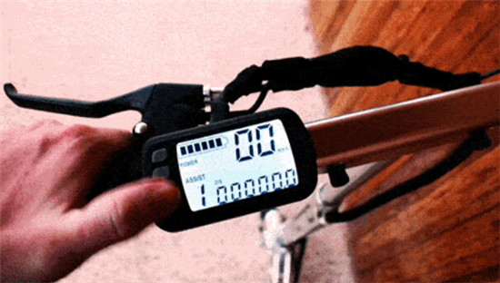 VOMO電動滑板車，時速高達32公里/時