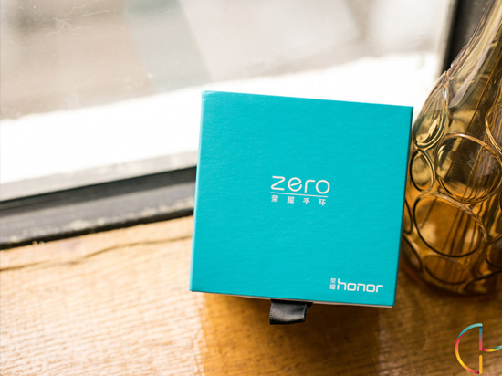 引領美學新風尚，榮耀zero手環(huán)開箱圖賞