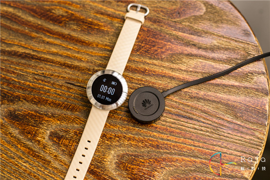 引領美學新風尚，榮耀zero手環(huán)開箱圖賞