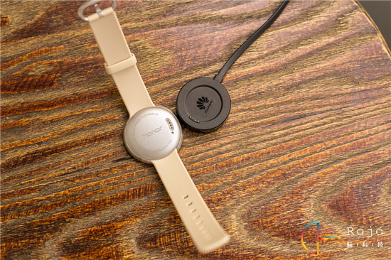 引領美學新風尚，榮耀zero手環(huán)開箱圖賞