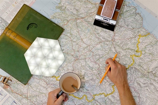 卷起來(lái)就能帶走的LED燈 沒(méi)見(jiàn)過(guò)吧！