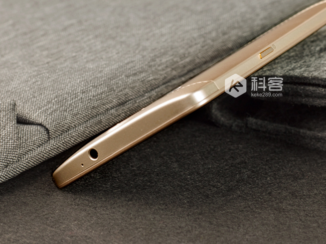 奢華品質(zhì)，高端旗艦中興AXON天機(jī)圖賞